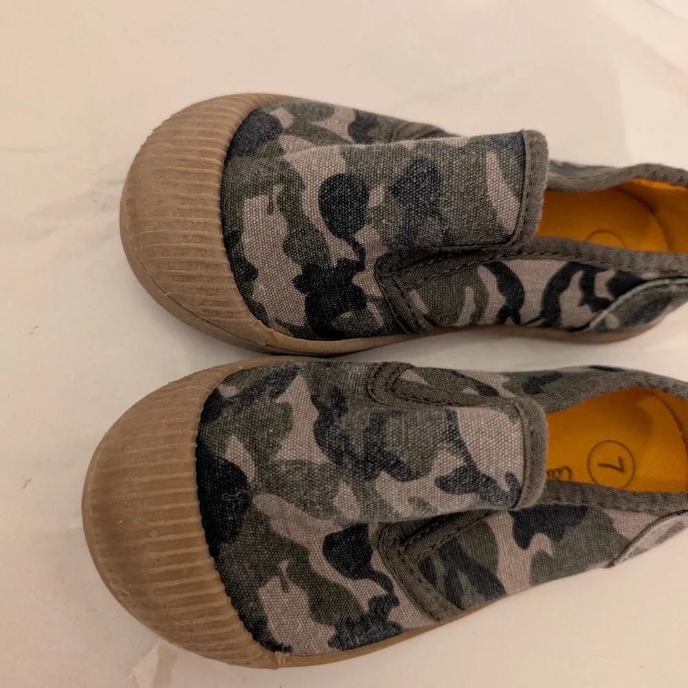 Cat & Jack Toddler Boy Green Camouflage Slip-On Sneakers in Size 7
